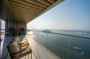 Homes & Beyond I Pristine 2BR with Waterfront view